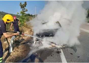Merr flakë në ecje makina në aksin Levan-Tepelenë