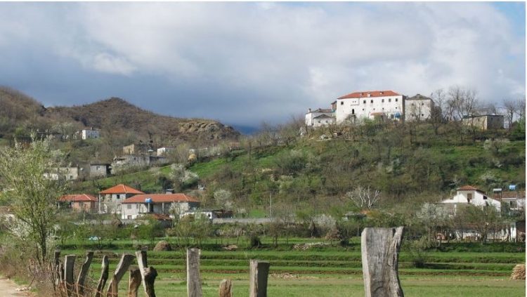 Kishte dalë për të mbledhur kërpudha, gjendet i pajetë në kanal 25-vjeçari në Mat