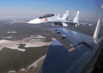 Rusia detekton dhe ndalon avionët britanikë pranë Detit të Zi