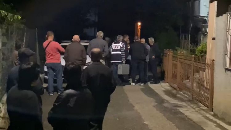 Mbyti nënën e tij, flet babai i autorit: Në burg duhet të futet doktori, jo im bir