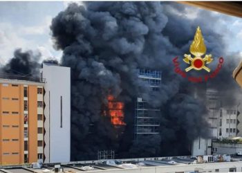 ‘Po digjemi’, merr flakë ndërtesa në qendër të Romës (VIDEO)