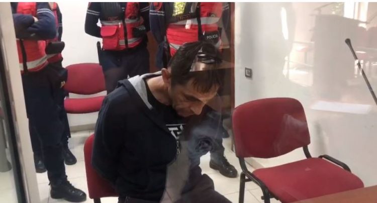 Plagosi me thikë bashkëshorten në Korçë, lihet në burg 46 vjeçari