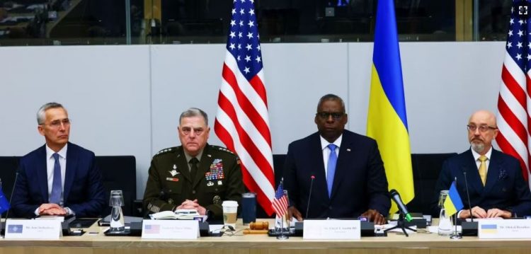 NATO shqyrton mënyrat për të forcuar lidhjet me Ukrainën