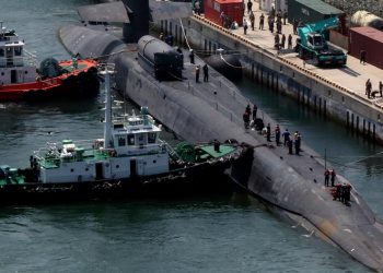 SHBA tregon forcën, nëndetësja me energji bërthamore mbërrin në Korenë e Jugut