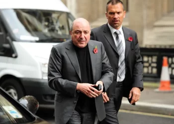 Franca nxjerr në shitje pronën e armikut të Putinit