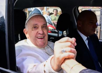 Papa Françesku kthehet në spital, pritet ndërhyrje kirurgjikale