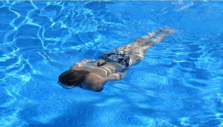 Si ndikon klori i pishinave në trupin tuaj