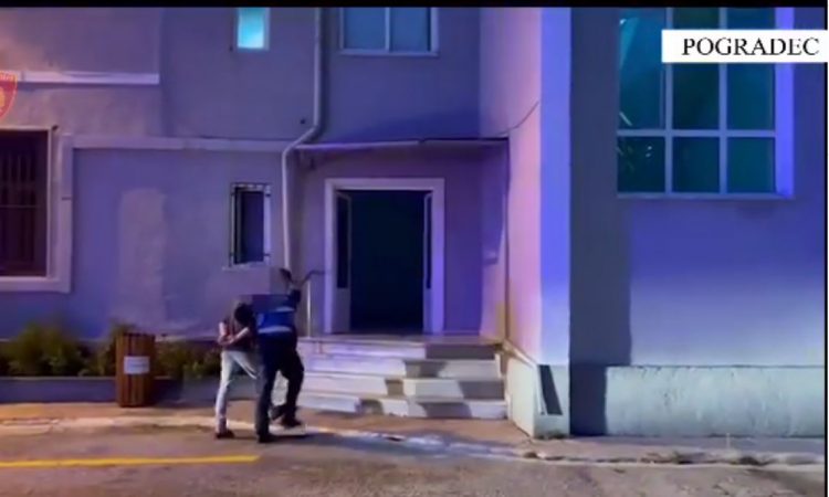 VIDEO/ Shiste kokainë në Pogradec, vihet në pranga 36-vjeçari