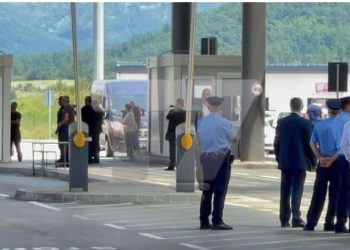 Tre policët e rrëmbyer nga Serbia, mbërrijnë në Kosovë