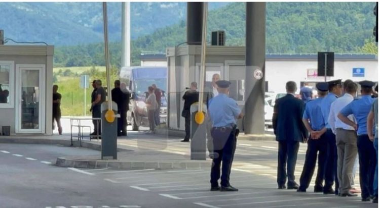 Tre policët e rrëmbyer nga Serbia, mbërrijnë në Kosovë