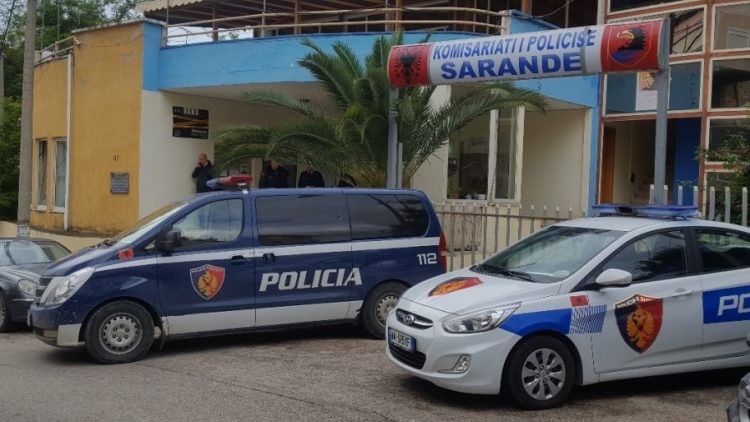 Arrestohen dy vëllezër në Sarandë, babai punonjës policie nën hetim