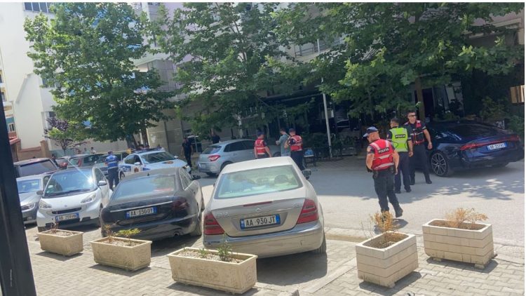 Të shtëna me armë zjarri në Vlorë, ka të lënduar