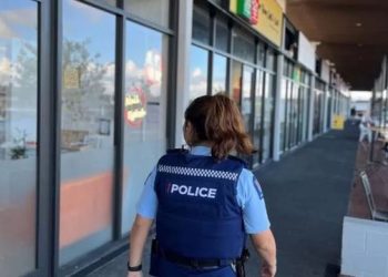 Hyn me çekiç në restorant dhe sulmon klientët, 4 të plagosur në Zelandën e Re