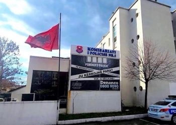 Plagosje me thikë në Tiranë, shpallet në kërkim autori