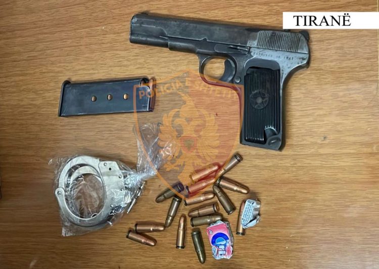 Lëvizte me pistoletë dhe municion në Tiranë, kapet 40-vjeçari nga Shëngjini