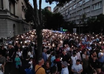 “Vuçiç ik”, dhjetëra mijëra persona në protestën antiqeveritare në Serbi