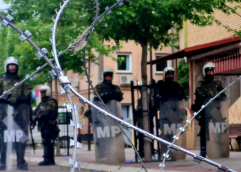 Vazhdojnë protestat e serbëve, liderët evropianë diskutojnë sot për Kosovën