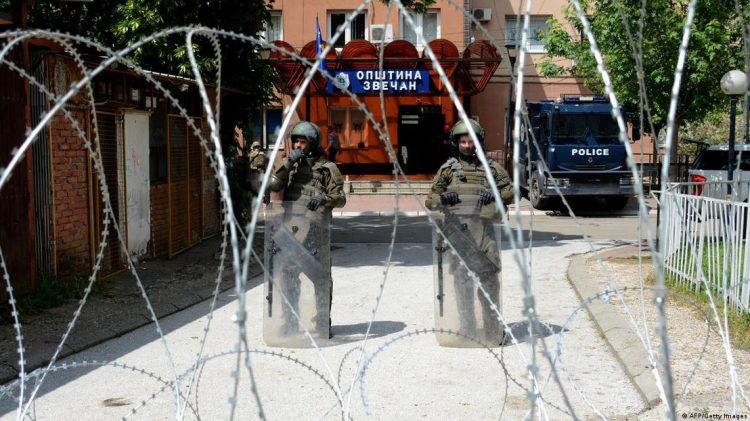 Kush përfiton nga trazirat në Kosovë?