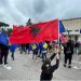 Në mbështetje të Kosovës, shqiptarët protestë në Tiranë (FOTO)