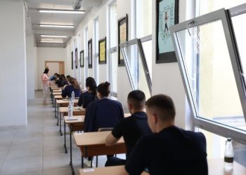 “Rekord” tjetër në publikimin e tezës së Gjuhës Shqipe, 20 minuta nga fillimi i provimit