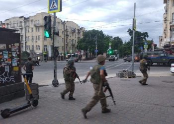 Putin mbledh shefat e sigurisë: Përpjekjet për të krijuar trazira të brendshme do të dështojnë
