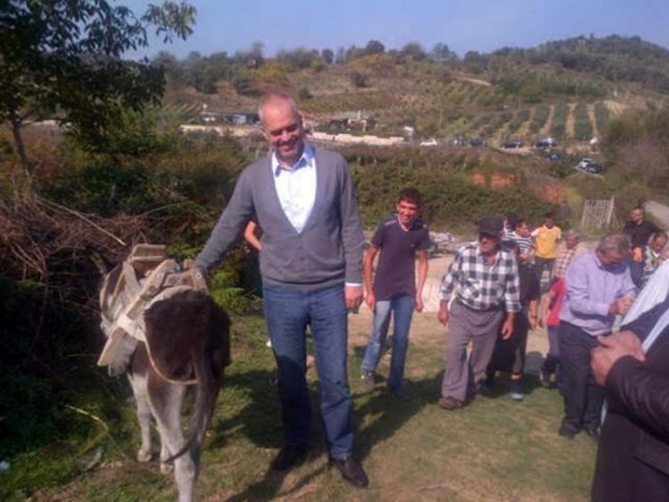 Vasili ‘ngre lart’ punën e Ramës: Ka shtuar vetëm numrin e gomerëve