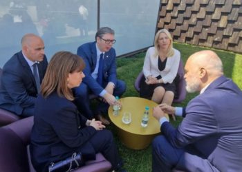Rama takohet me Vuçiç, diskutojnë për tensionet në veri