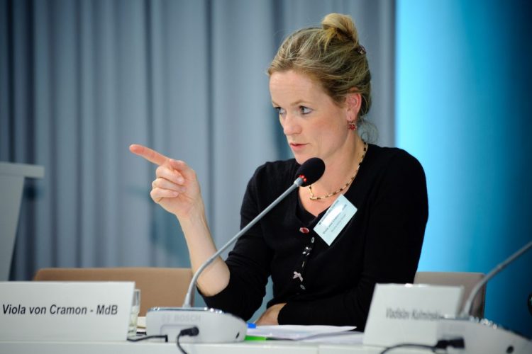 Raportuesja e Kosovës në PE: Serbia të lirojë menjëherë policët e rrëmbyer