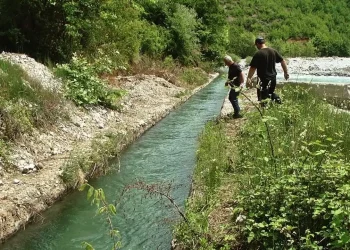 52-vjeçari gjendet i vdekur pranë kanalit vaditës, dyshimet e para