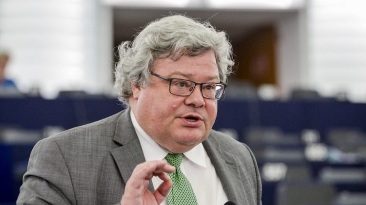 Eurodeputeti gjerman reagon ndaj deklaratave të ambasadorit Hill: Një çmenduri