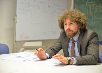 Mbyllja e Universitetit të Korçës, Prifti: U hodhën 48 mln euro, u kthye në fabrikë letrash