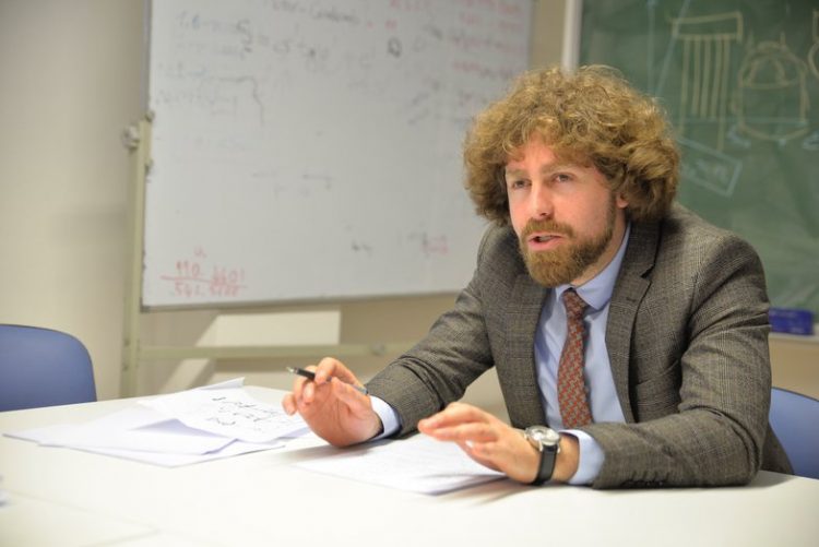 Mbyllja e Universitetit të Korçës, Prifti: U hodhën 48 mln euro, u kthye në fabrikë letrash