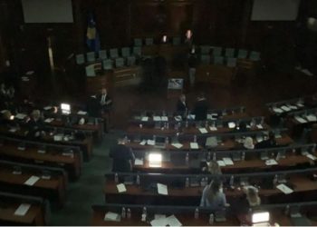 Bie rrufeja në Kuvendin e Kosovës