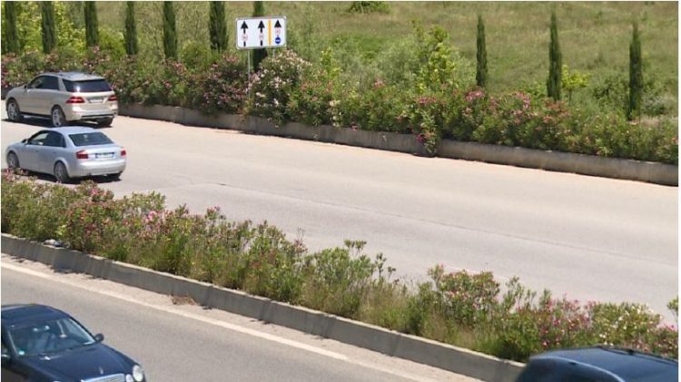 Me pultin e televizorit në dorë, identifikohet viktima e aksidentit në Sauk