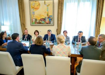 FMN: Regjimi i lirë i kursit të këmbimit, i dobishëm për ekonominë shqiptare