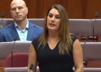 “Prekje të papërshtatshme”/ Senatorja hedh akuza të rënda: Jam ngacmuar seksualisht në parlament