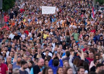 Vazhdojnë protestat masive kundër qeverisë në Serbi