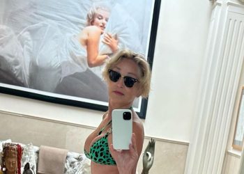 Sharon Stone mirëpret verën me bikini leopard