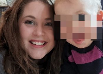 E trishtë në SHBA/ 2-vjeçari vret aksidentalisht nënën e tij shtatzënë