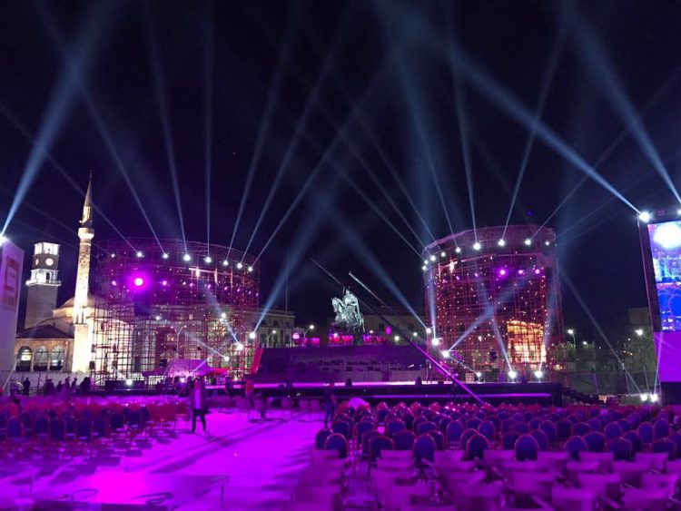 Sa kushtojnë biletat e koncerteve në Shqipëri, me artistë kombëtarë e ndërkombëtarë? Mësoni kush do jetë më i shtrenjti