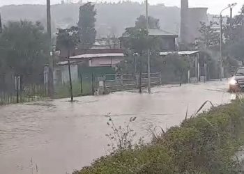 Moti i keq godet Vlorën, përmbytje dhe rrugë të bllokuara