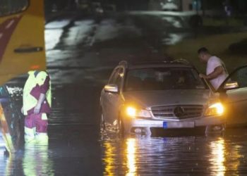 Shirat përmbytin rrugët në Gjermani, bllokohen disa linja hekurudhore