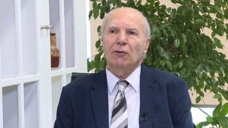 Ndërron jetë/ Kuvendi i Kosovës nderon kaligrafistin e deklaratës së Pavarësisë