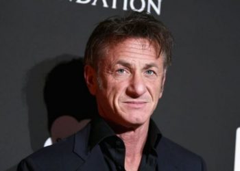 Sean Penn puth në publik partneren, ja kush është e dashura 20 vite më e re e aktorit të famshëm