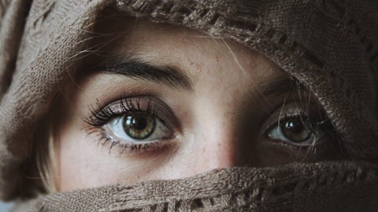 Mund të jetë e rëndë! Ja simptoma e heshtur në sy që tregon se keni shtypje të lartë të gjakut