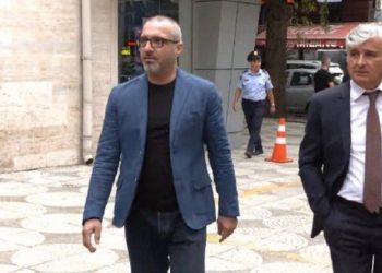 “Lejohet të dalë nga shtëpia”, zbardhet vendimi i gjykatës që liroi Saimir Tahirin