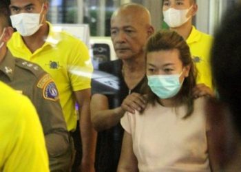 Mashtroi dhe helmoi 14 persona, një grua përballet me 80 akuza