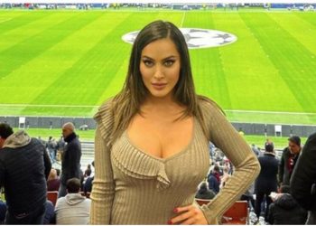 VIDEO/ Tifozja e nxehtë e Napolit shëtit lakuriq nëpër qytet