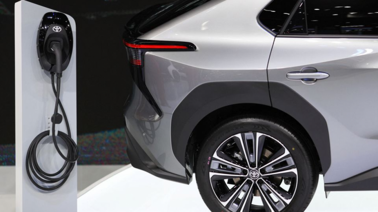 Toyota sjell inovacion në industrinë e makinave elektrike