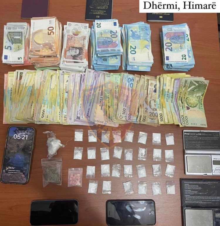 Hiqeshin si turistë, kapen britanikët që shpërndanin kokainë në Dhërmi/ Detajet